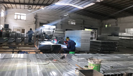 深圳大通建材,引領(lǐng)施工工地圍擋新市場(chǎng),鋼圍擋、pvc圍擋生產(chǎn)銷售廠家。